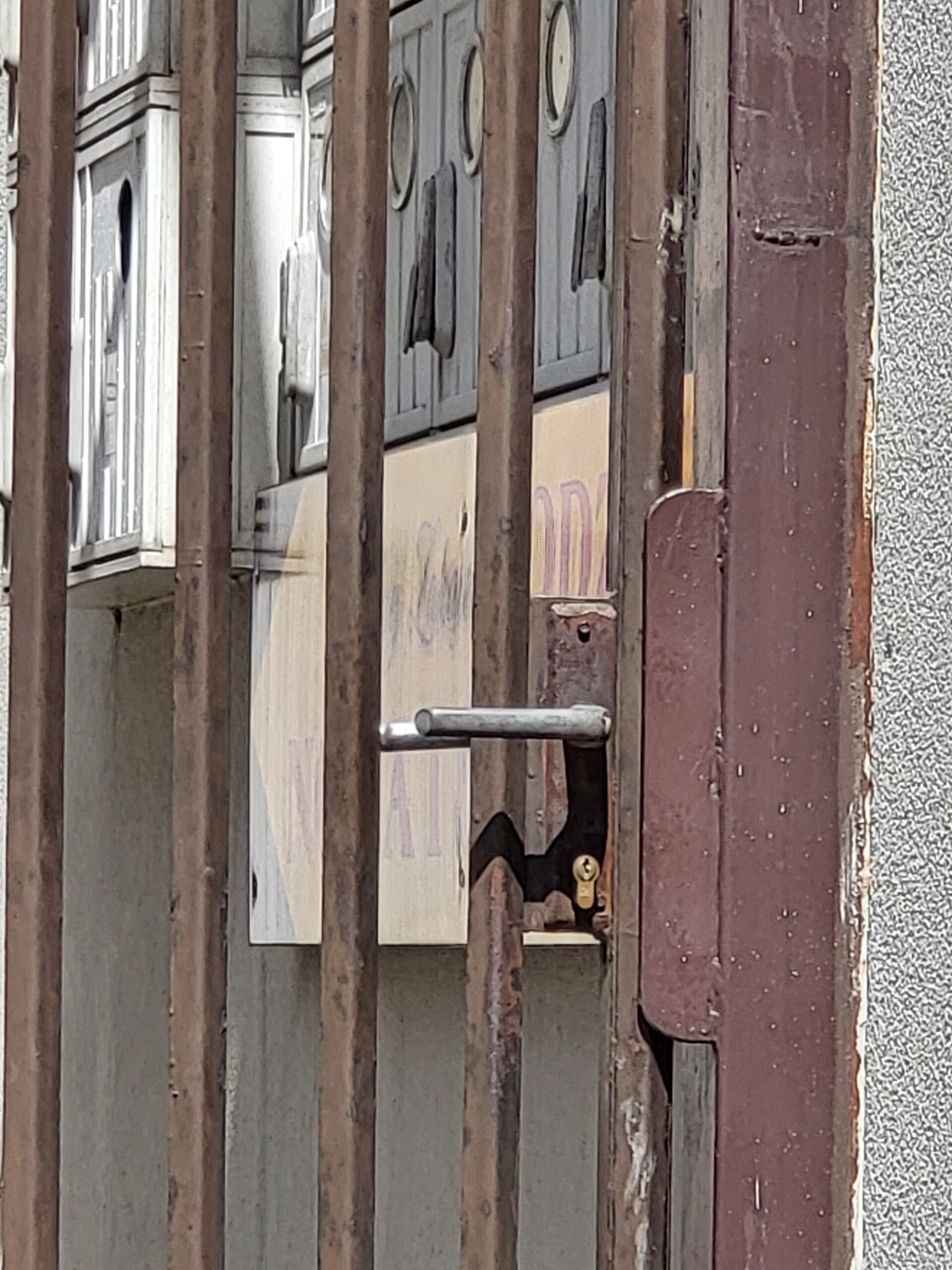 drzwi z kratą - pogotowie ślusarskie Kutno